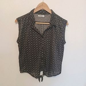 ⚡️SALE⚡️Garage Gray and White Patterned Sleeveless Blouse